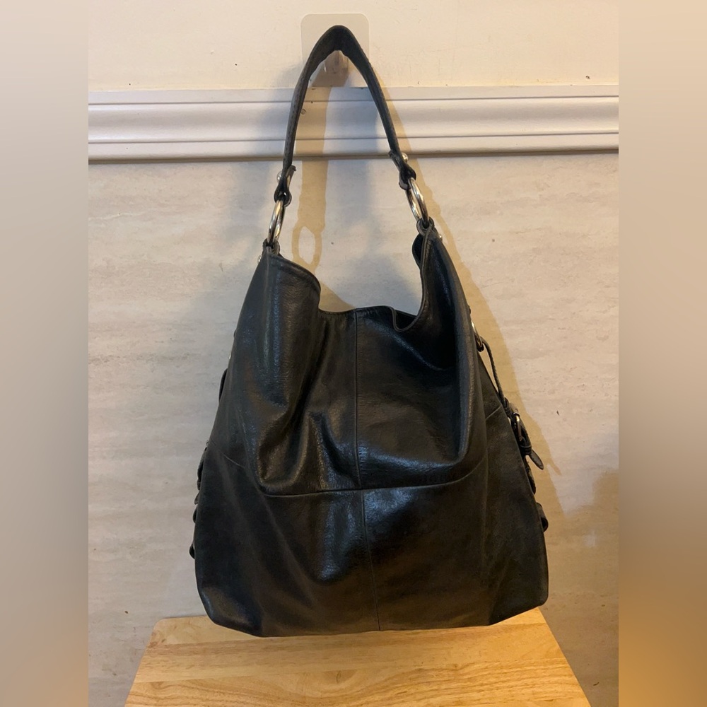 Tano black leather slouchy shoulder bag